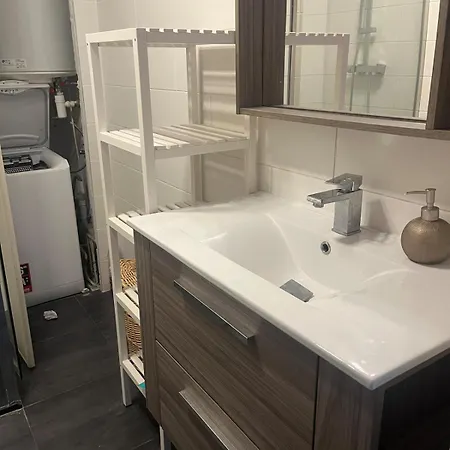 Charming Two-room With Garage * マントン